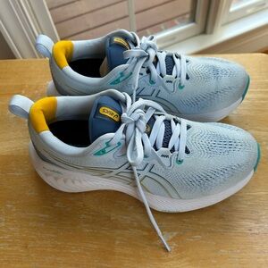 Women’s ASIC GEL CUMULUS 25 / Size 7.5